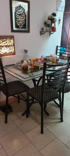 small dining table with 4 chair