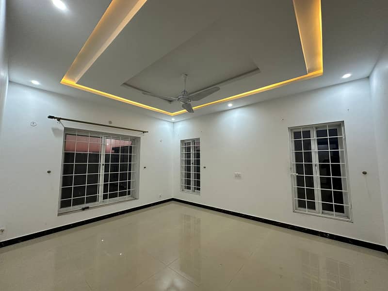 Triple Storey House For Rent 19