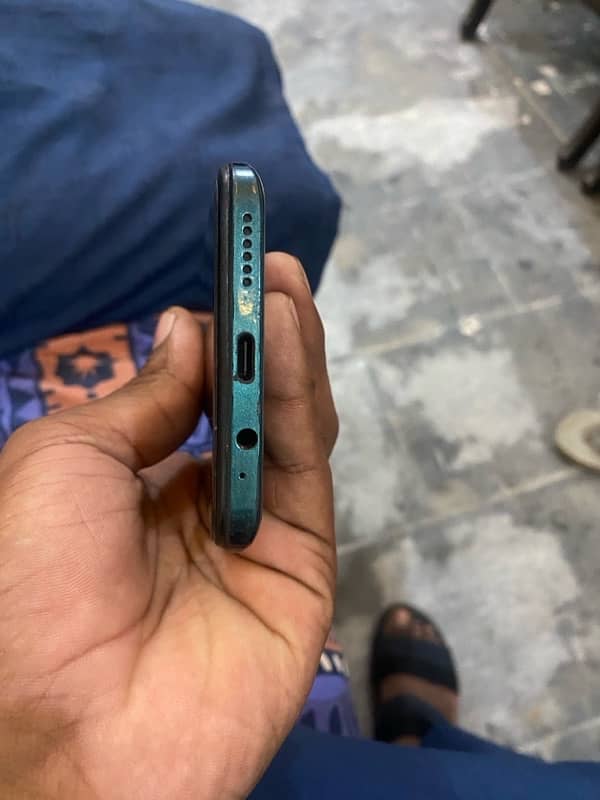 infinix hot11 with box 4 gb 128 gb pta approved  lush conditions 10/9 1