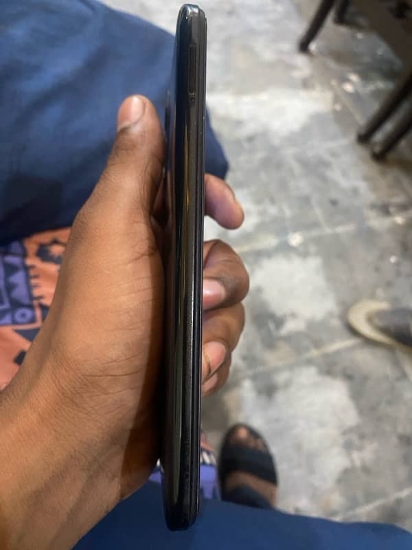 infinix hot11 with box 4 gb 128 gb pta approved  lush conditions 10/9 2