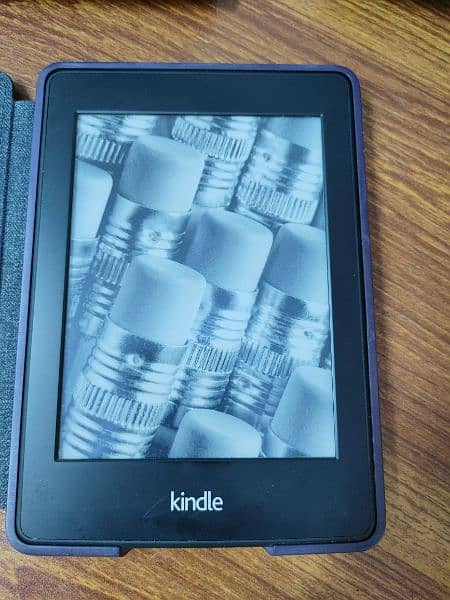 Amazon Kindle 6th Gen with Original Leather Case 0