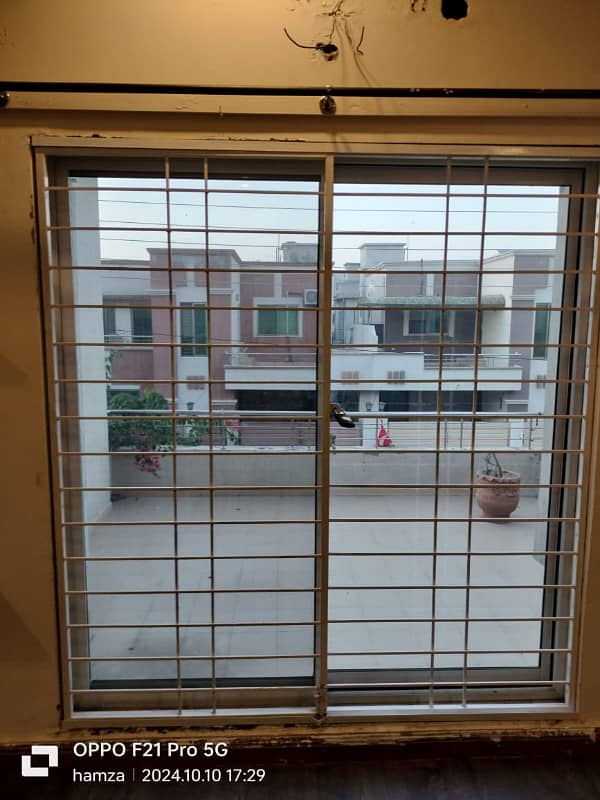 10 MARLA 4 BEDROOM APARTMENT FOR SALE IN ASKARI -11 LAHORE. 2