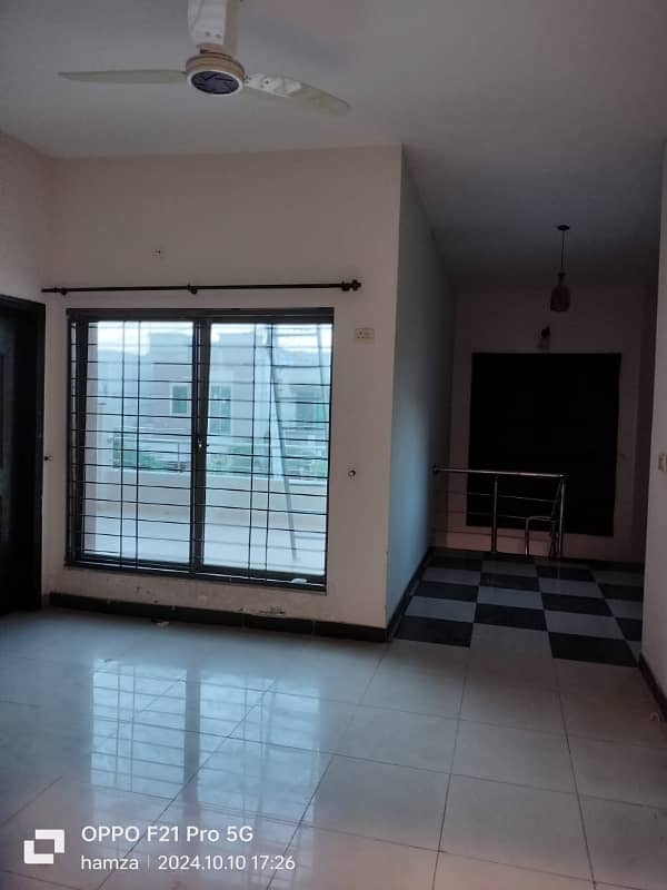 10 MARLA 4 BEDROOM APARTMENT FOR SALE IN ASKARI -11 LAHORE. 7