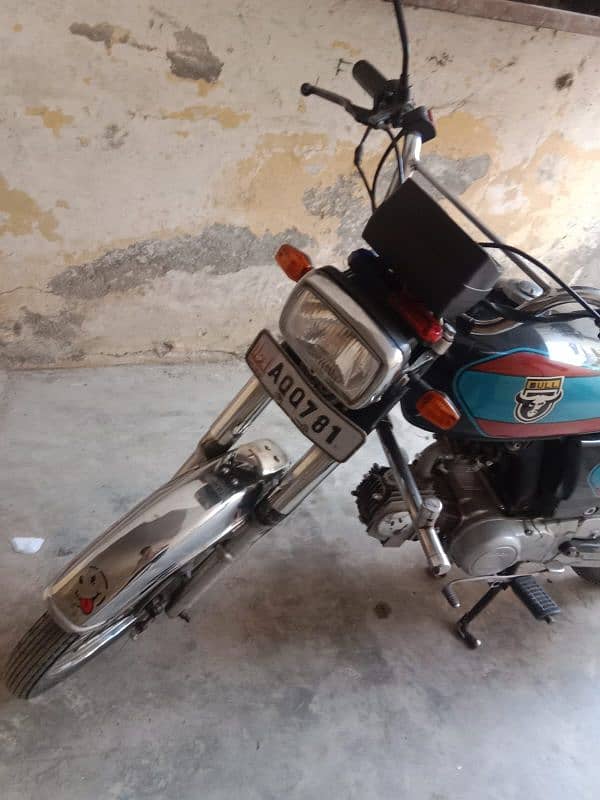 CD 70 Bike for sale. . . Whatsapp number is . . 0333,,,5492,,,545 3