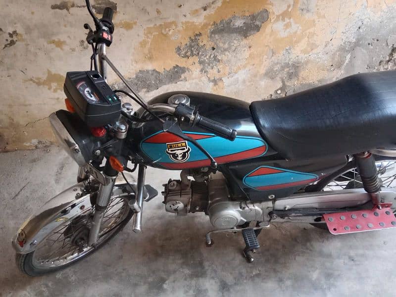 CD 70 Bike for sale. . . Whatsapp number is . . 0333,,,5492,,,545 4