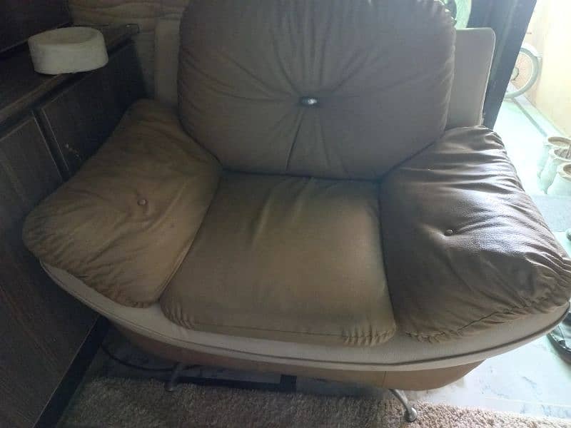 used sofa in good condition 4