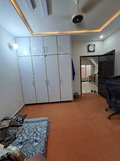 Bachelors Job Holders Students Flats Available 0