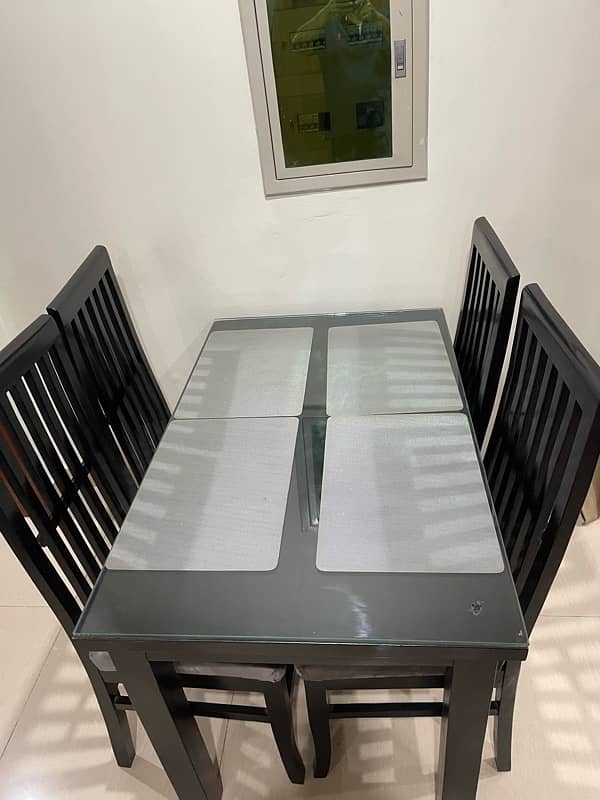 Dining Table With 4 Chairs & Extra Glass Top Cover 1