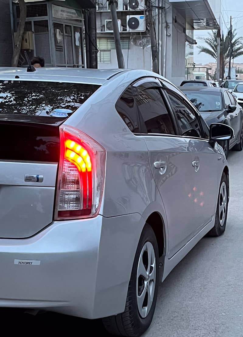 Toyota Prius 2013 4