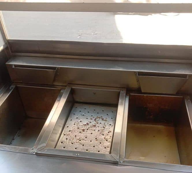 chips and samosa fryer counter new condition 1 month used 0