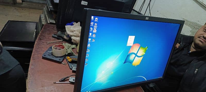 30" HP LP3065 Monitor 1