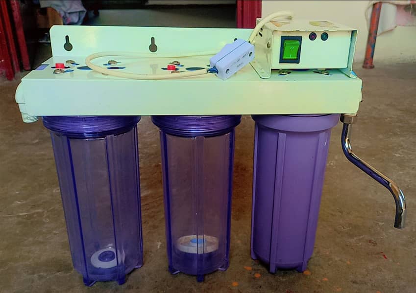 Three stage water filter with uv ligth,Good condition,only serious bu 0