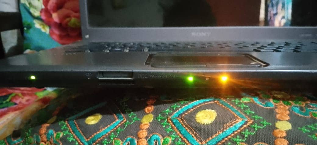 SONY LAPTOP CORE 2 DOU Model VGN-NW240F. price kum ho gai gi. 14