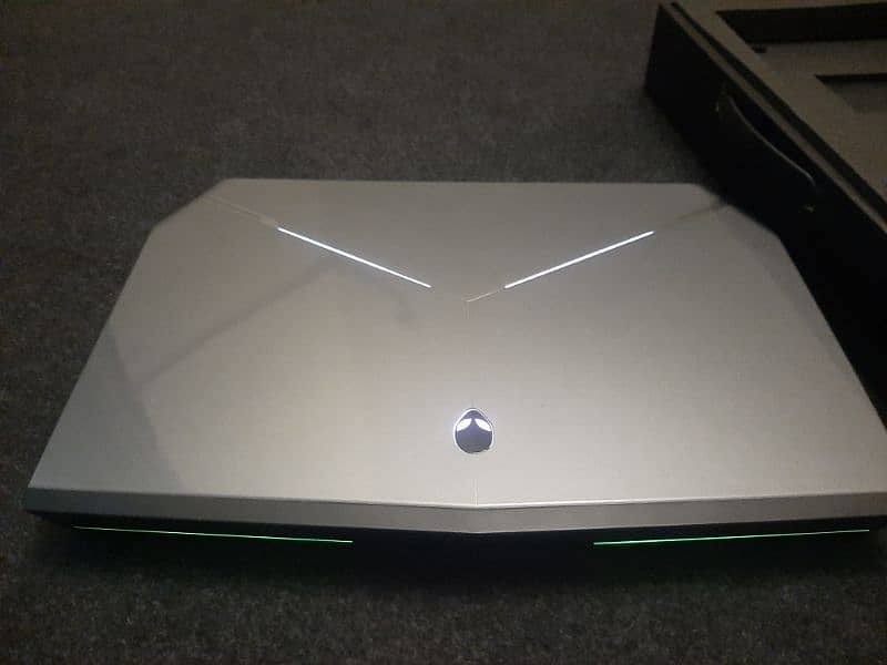 Alienware 15 R2 (Signature edition) 4k touch display 3