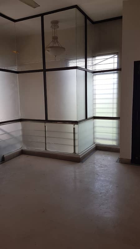 8 Marla Upper Portion For Rent In Central Park 3