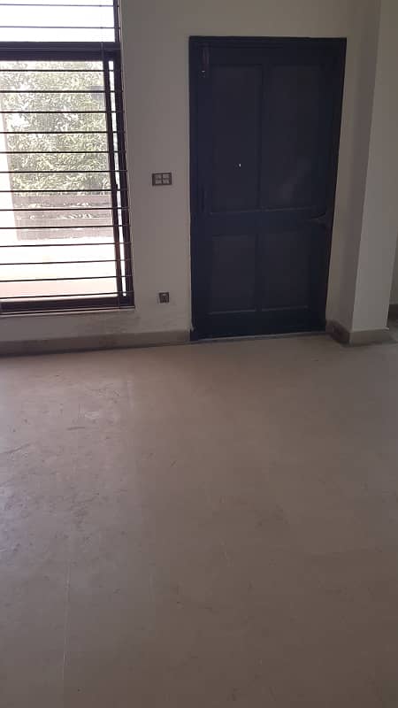 8 Marla Upper Portion For Rent In Central Park 7