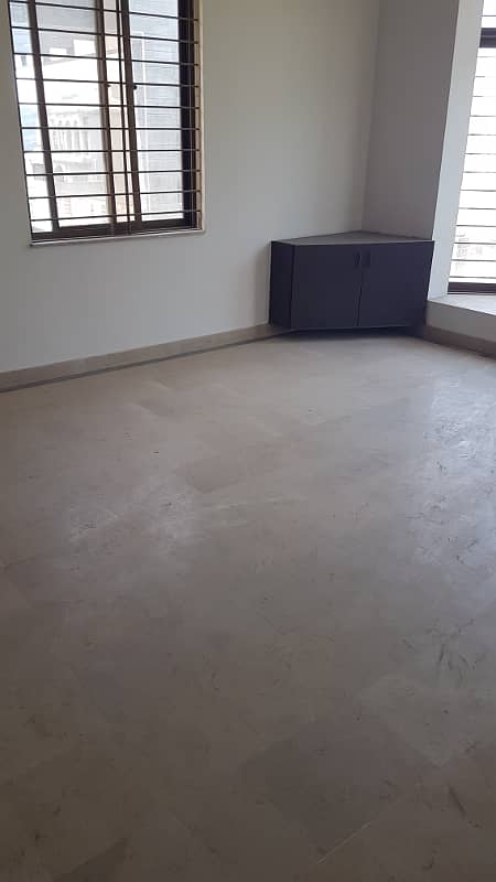 8 Marla Upper Portion For Rent In Central Park 18