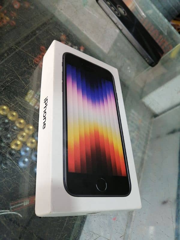 I phone se 2022 3rd Gen 64 GB lush condition  with box & lead 1