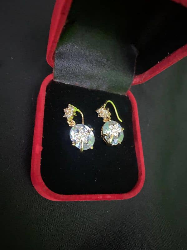 Fancy gold palted crystal earring 3