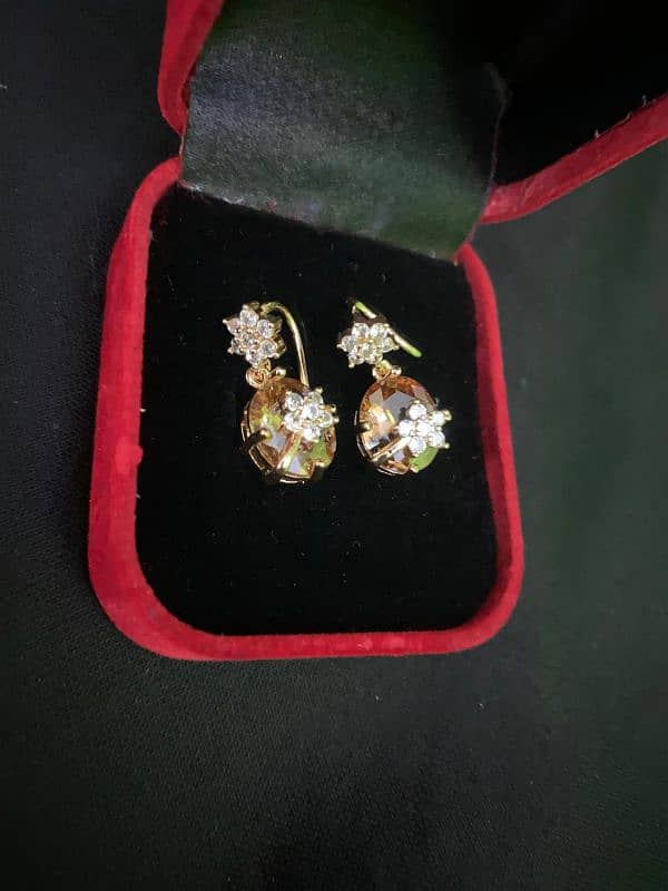 Fancy gold palted crystal earring 5