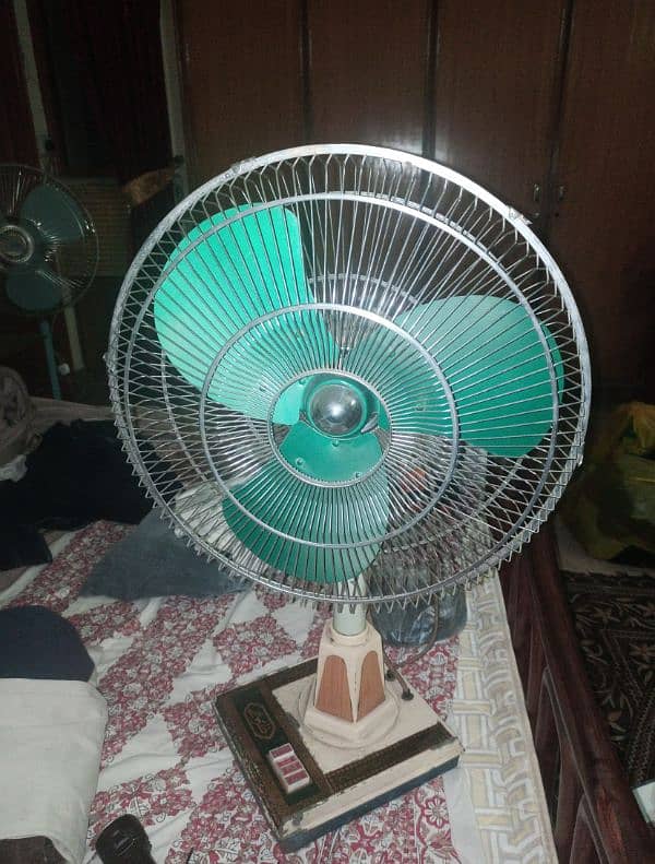 metal body table fan 0