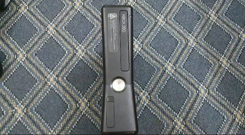 Xbox 360 Slim (With kinect sensor) 3