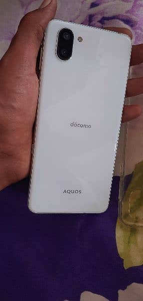 AQUOS R3 6