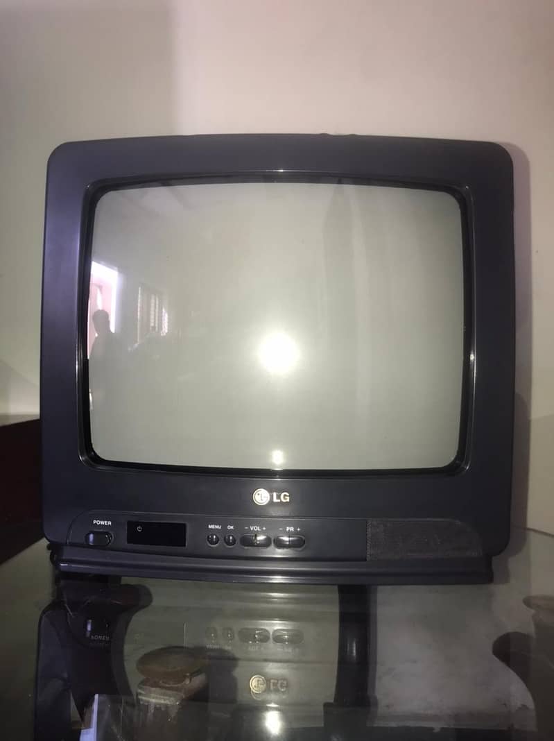 14 Inch LG TV, Used 2 to 3 years. 4