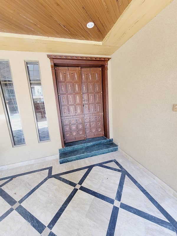 10 MARLA HOUSE FOR SALE IN BAHRIA TOWN LAHORE 2