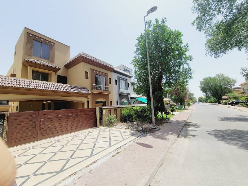 10 MARLA HOUSE FOR SALE IN BAHRIA TOWN LAHORE 27