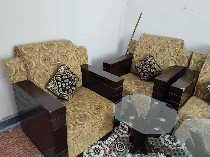 1 sofa set with 3 tables 1