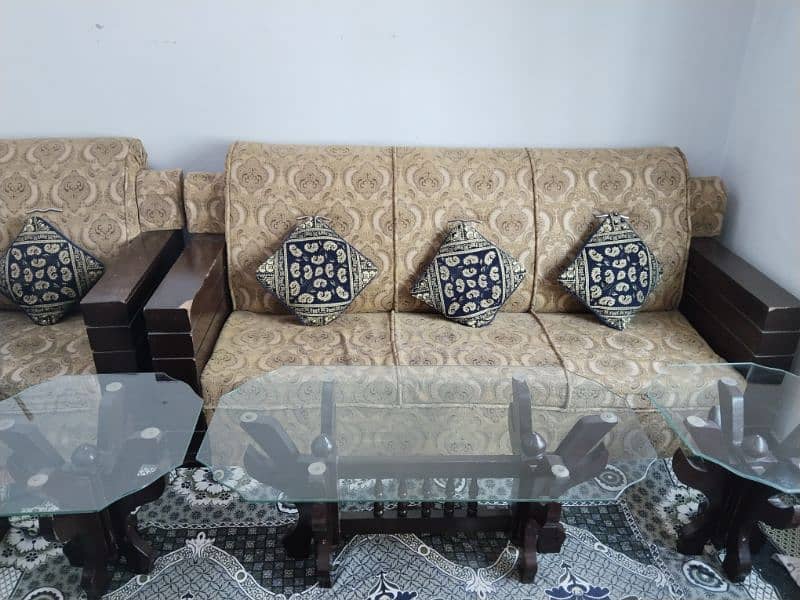 1 sofa set with 3 tables 4