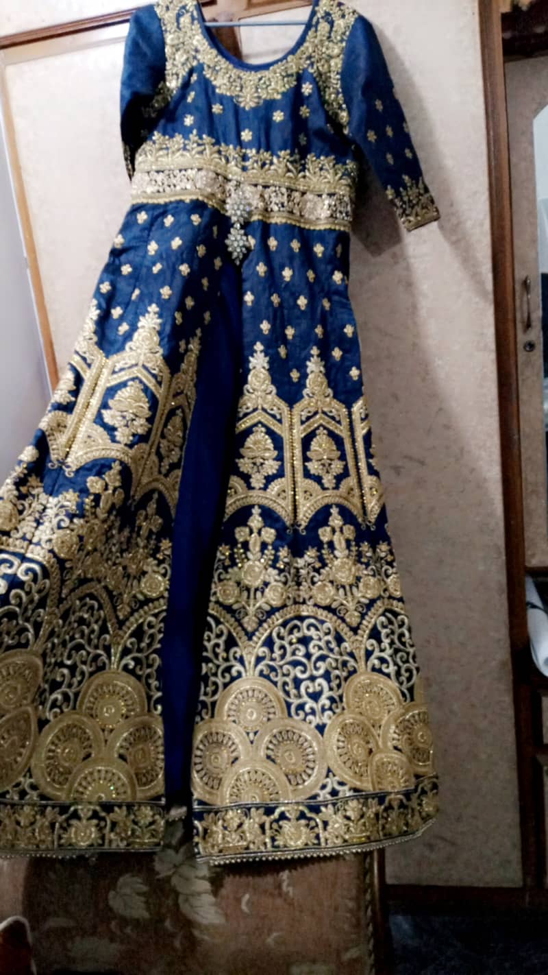 Navy blue heavy embroidered maxi with golden lenga and pink dupatta 3