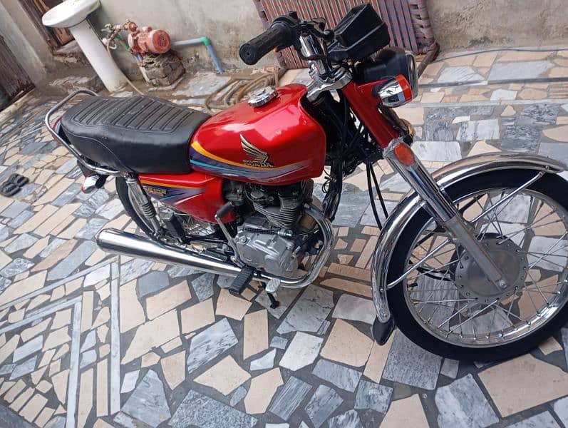 Aslam alikum my selling bike honda CG 125 gari ma koi kam Nahi ha 2