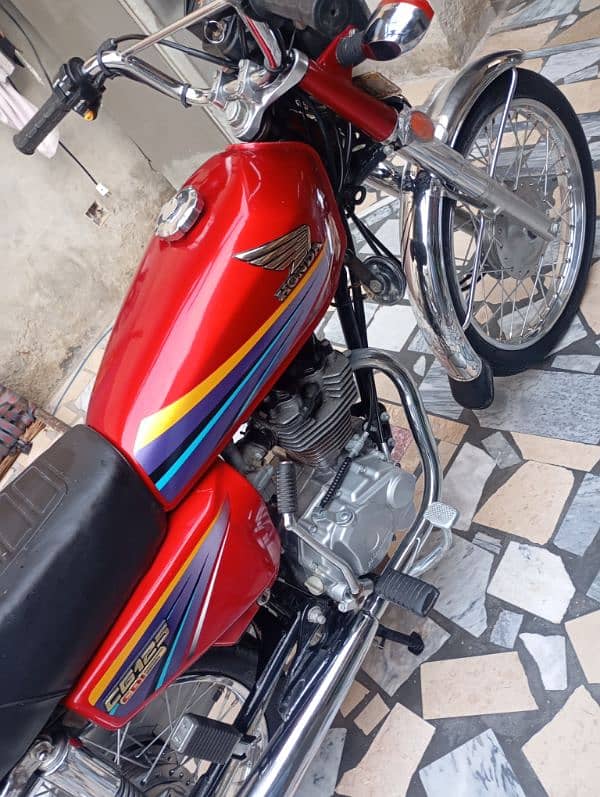 Aslam alikum my selling bike honda CG 125 gari ma koi kam Nahi ha 3