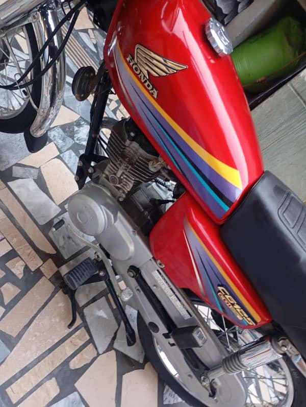 Aslam alikum my selling bike honda CG 125 gari ma koi kam Nahi ha 6