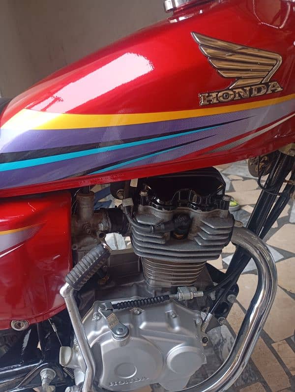 Aslam alikum my selling bike honda CG 125 gari ma koi kam Nahi ha 9