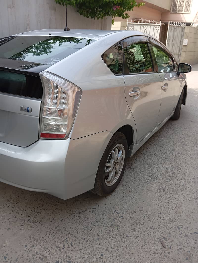 Toyota Prius S 2011/16 totally genuine 3