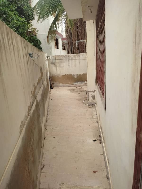 Centrally Located Prime Location House Available In North Nazimabad - Block D For Sale 8