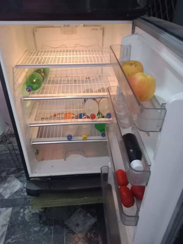 Dawalnce fridge in good condition in Havelian 3