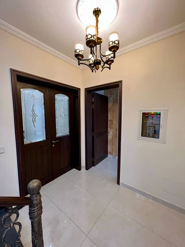 10 Marla House For Rent In Sector C Bahria Town Lahore All facilities just walikng Distance 3