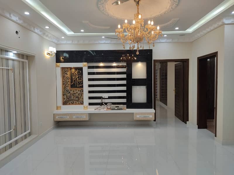 10 Marla House For Rent In Sector C Bahria Town Lahore All facilities just walikng Distance 12