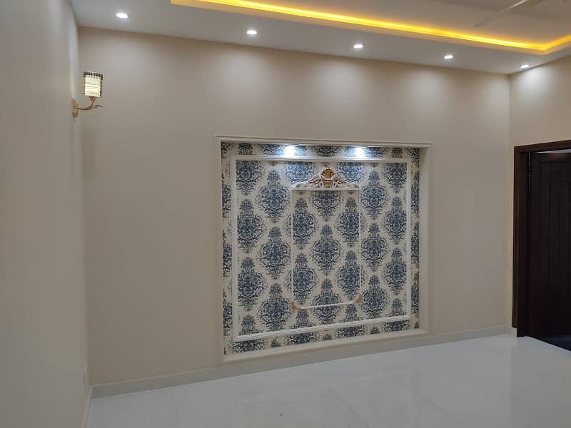 10 Marla House For Rent In Sector C Bahria Town Lahore All facilities just walikng Distance 14