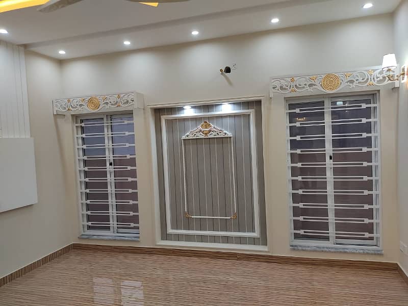 10 Marla House For Rent In Sector C Bahria Town Lahore All facilities just walikng Distance 20