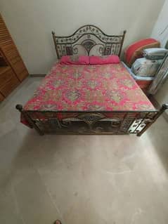 Iron bed Queen size