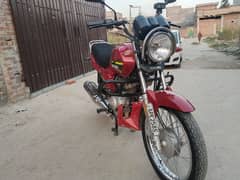 YAMAHA 125 Z FOR SALE ! 55 KM TO 60 KM AVERAGE OILE