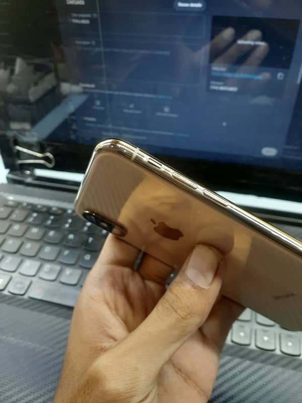 iPhone XS 64GB Dual PTA with Box 18