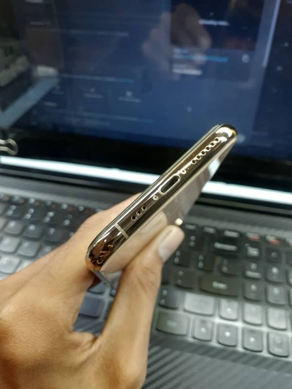 iPhone XS 64GB Dual PTA with Box 19