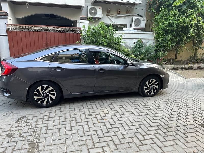 Honda Civic Oriel  1.8 i- Vtec cvt ug 2019 registration 2