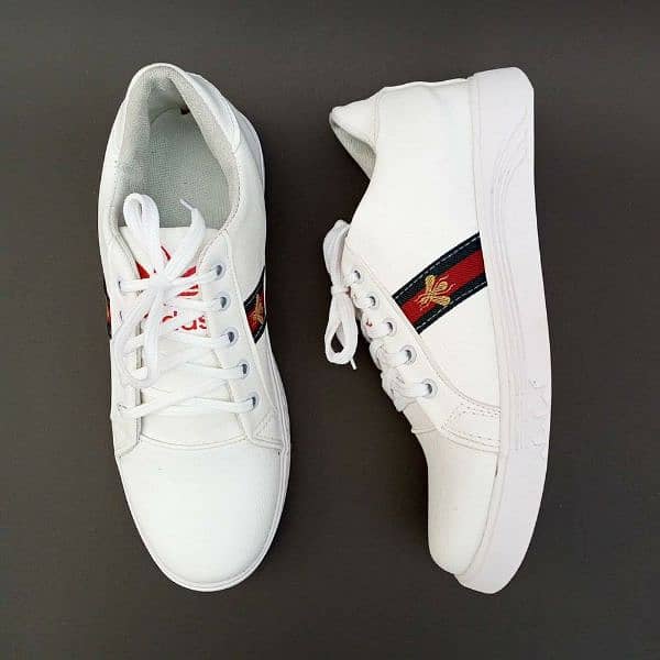 man's sports white shoes 2